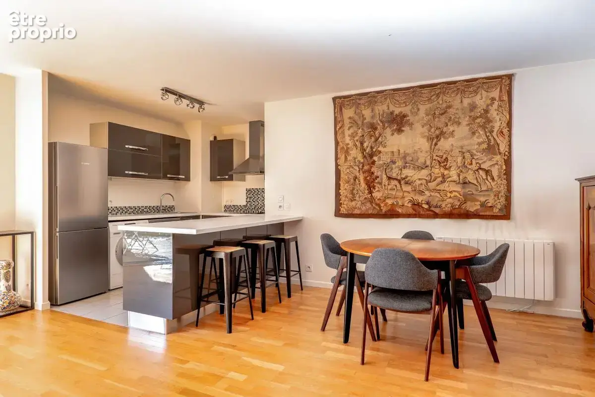 T4 de 78 m² avec jardin de 36 m² – Centre-ville – 2 chambres – 46 m² de pièce de vie – Parking - photo 3
