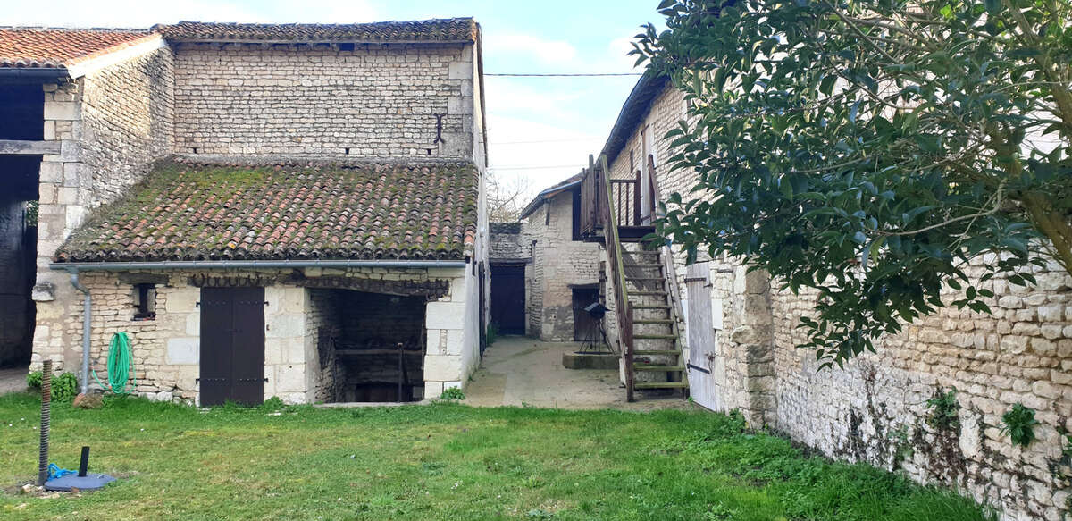 Maison à LA TOUR-SAINT-GELIN