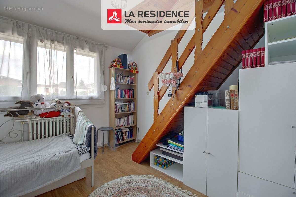 Maison 132 m² à Saint-Etienne-Du-Rouvray  - photo 7
