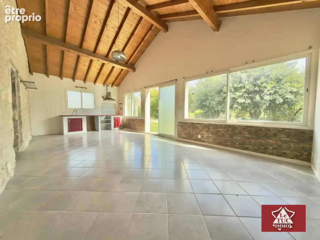 Grande maison en pierre avec dépendances et jardin - photo 8