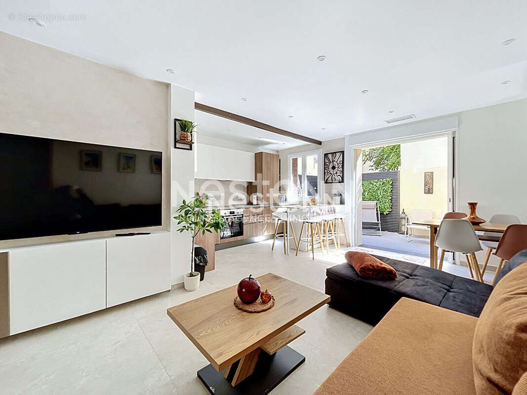 Appartement à VALLAURIS