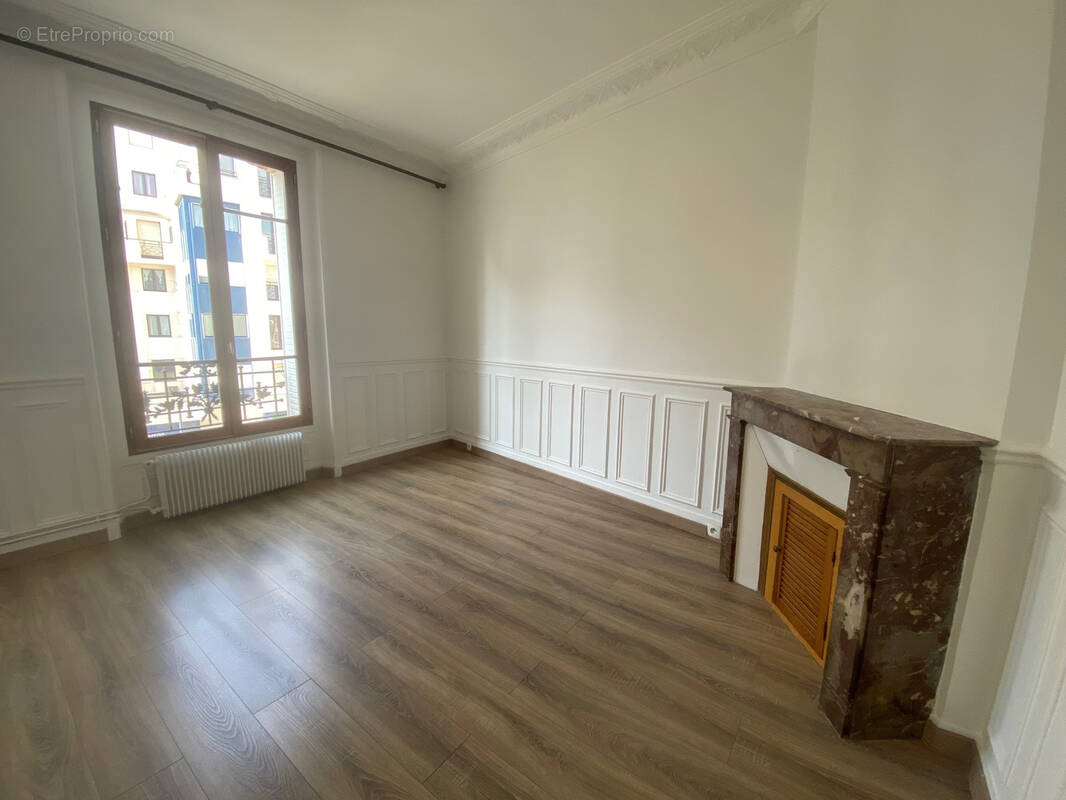 Appartement à COURBEVOIE