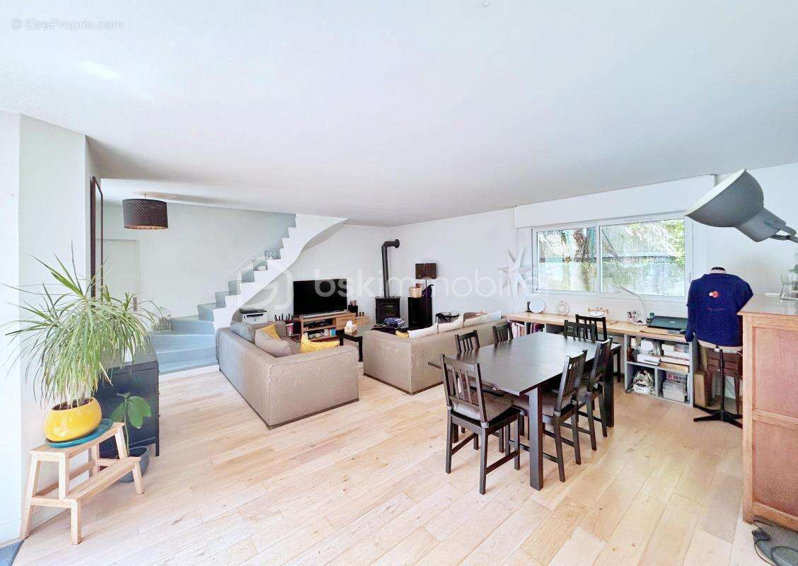 Maison à NEAUPHLE-LE-VIEUX