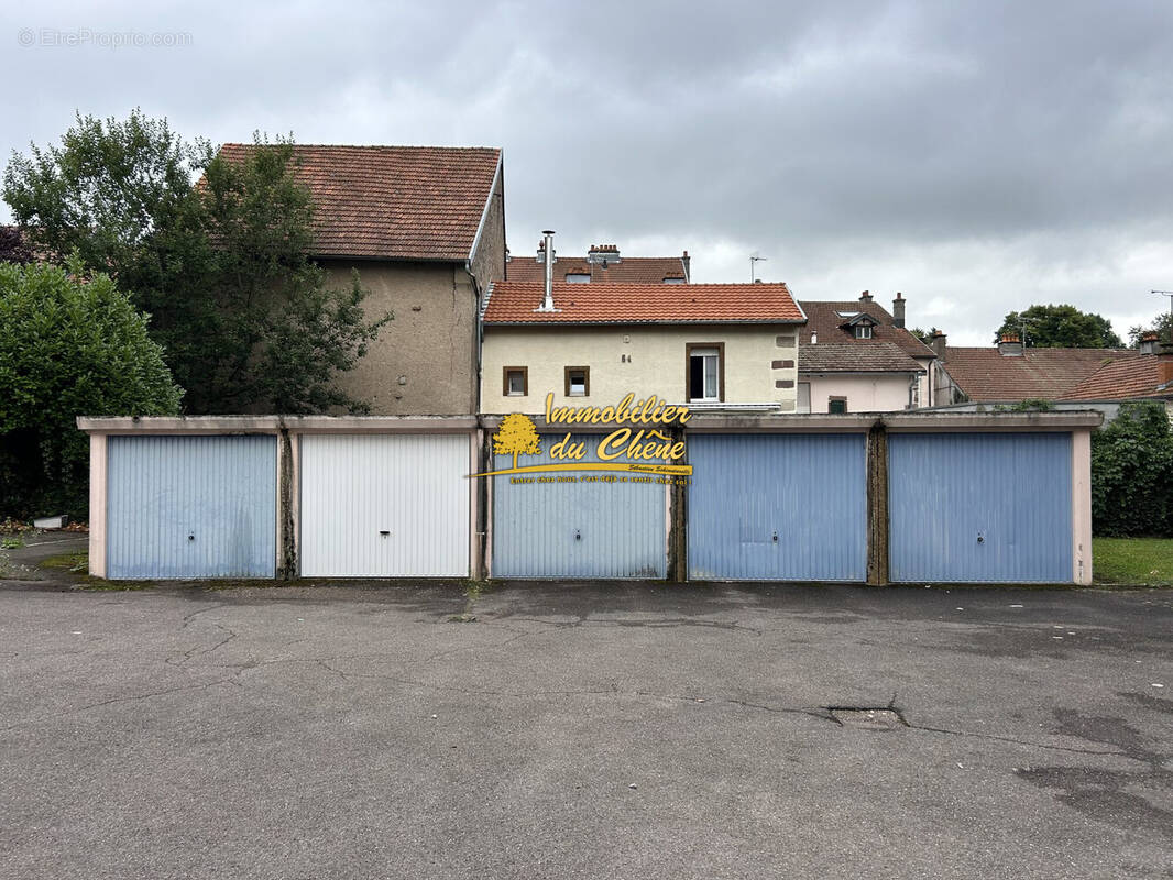 Parking à LUXEUIL-LES-BAINS
