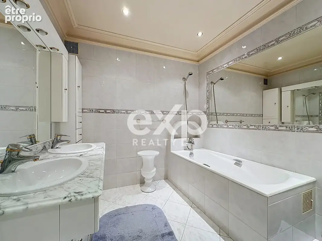 Maison 137 m² à Saint-Denis  - photo 6