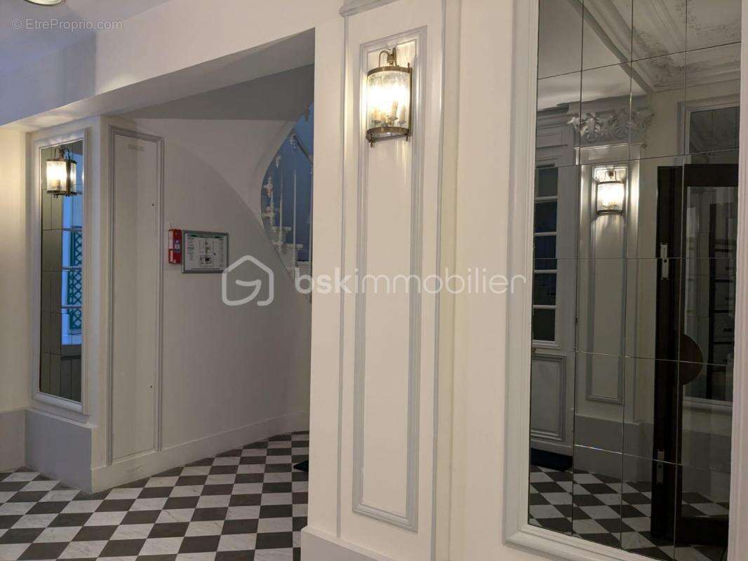 Appartement à PARIS-8E