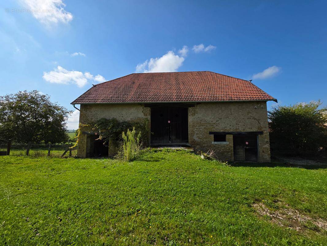 Maison à GONDENANS-MONTBY