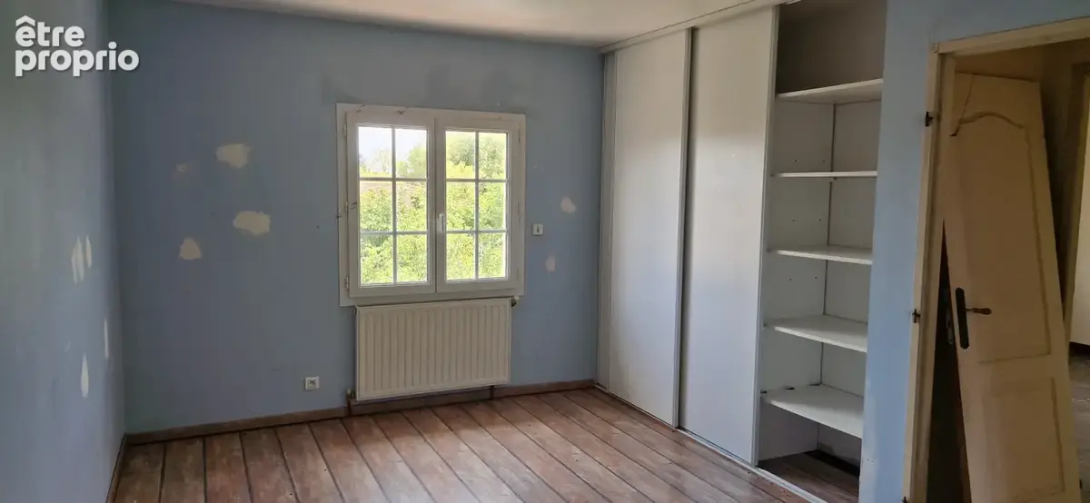 maison avec grand garage piscine et jardin en plein bourg - photo 12