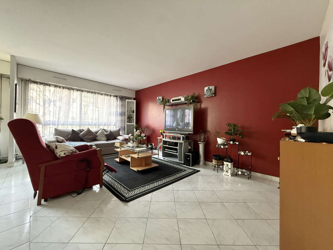 Appartement à COURBEVOIE