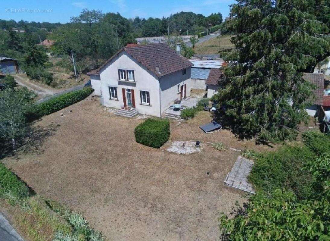 Maison 168 m² à Champagne-Mouton  - photo 4