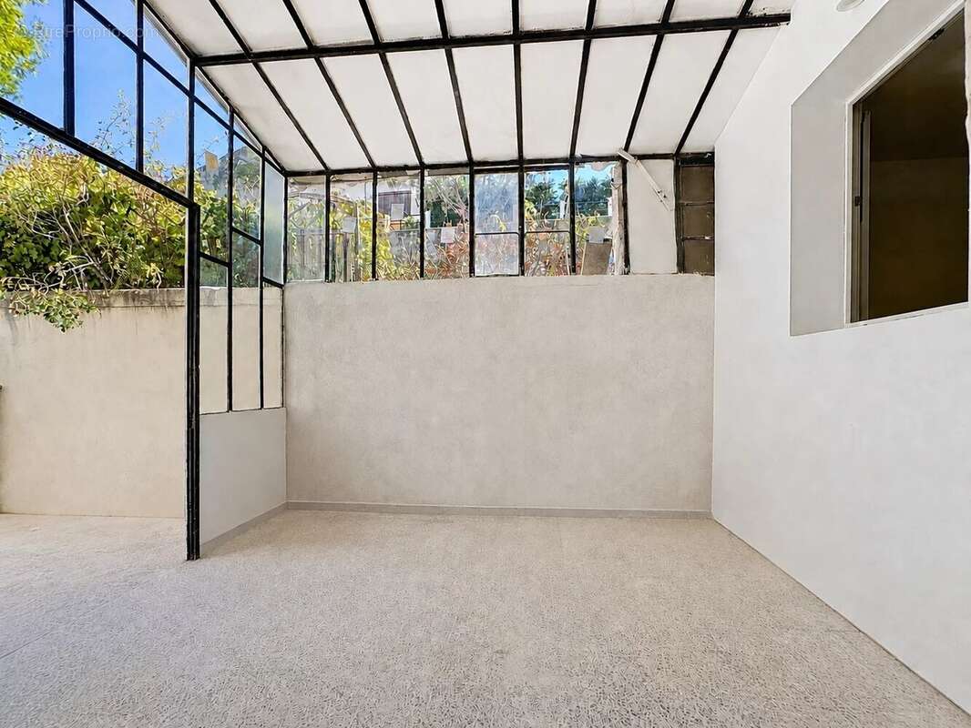 Jolie maison de ville à rénover de 107m2 avec 30m2 d'extérieur et parking - photo 13