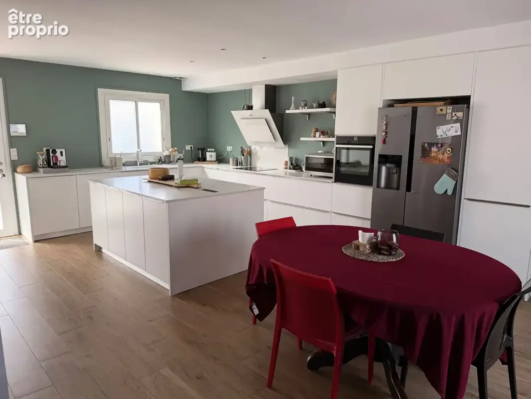 PAREMPUYRE - Charmante maison de plain-pied avec piscine, véranda & DPE B - photo 4