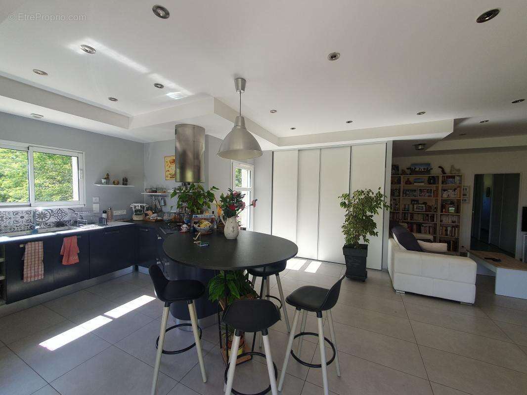 Maison à LABLACHERE