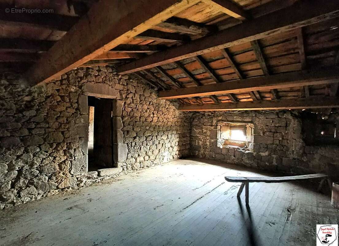 Maison 130 m² à Saint-Victor  - photo 8