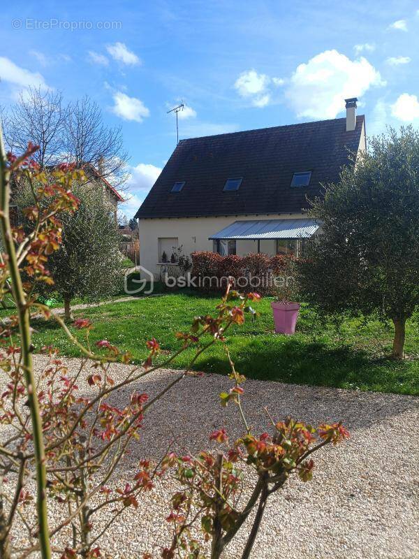 Maison à VARENNES-SUR-SEINE