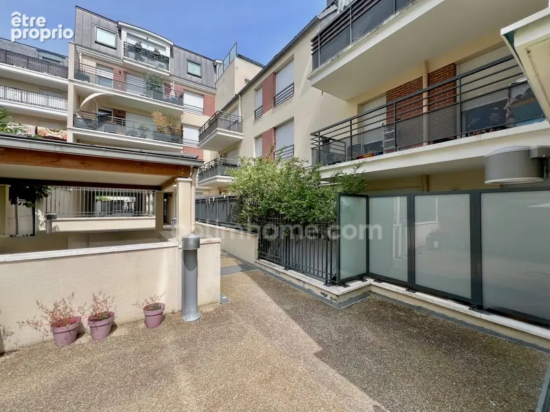 Appartement à vendre 4 pièces - 2 chambres - 2 Salles de bain - 2 Places de parking - Terrasse - FRANCONVILLE (95) - photo 13