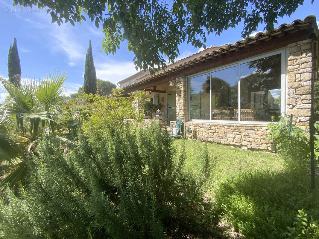 Villa méridionale avec terrain et piscine. - photo 6