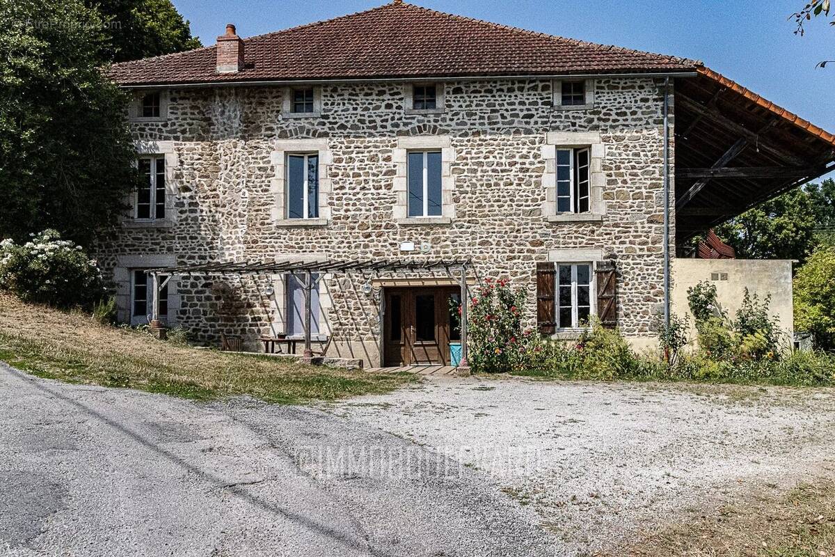 Maison à AUZANCES