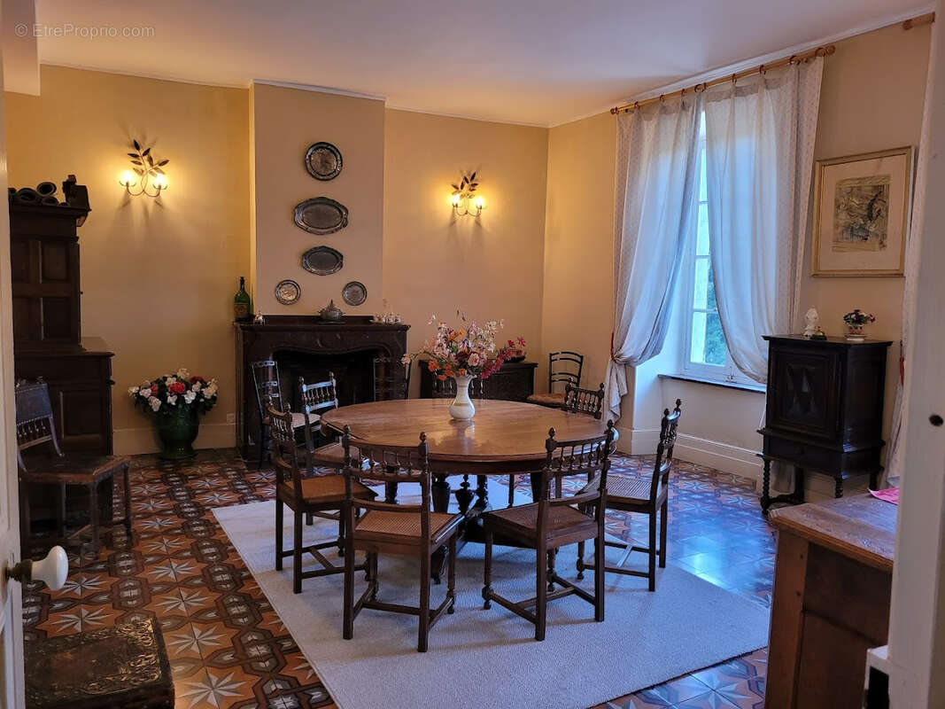 Domaine viticole avec maison de maître d'env. 850m2 habitables et 77 Hectares de terres - photo 8