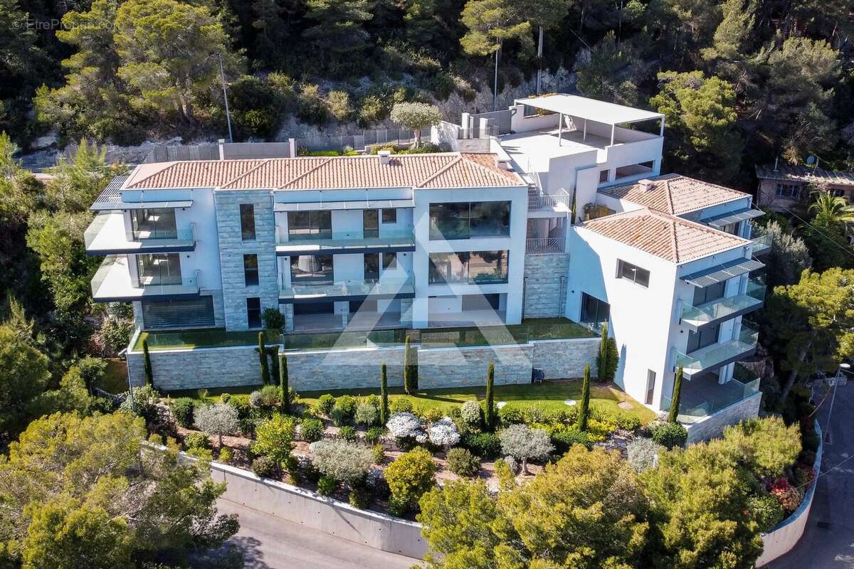 Èze bord de mer - villa contemporaine - vue mer panoramique - photo 12