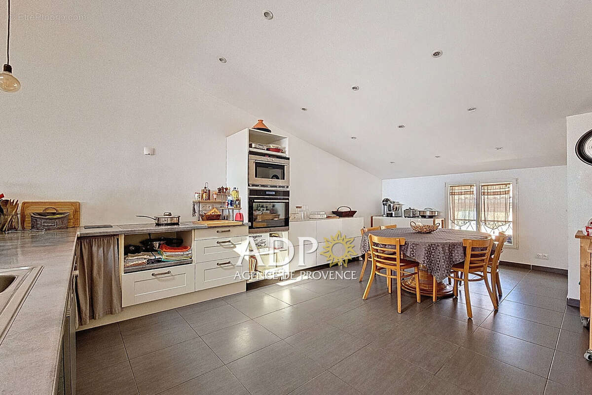 Maison à SAINT-CEZAIRE-SUR-SIAGNE