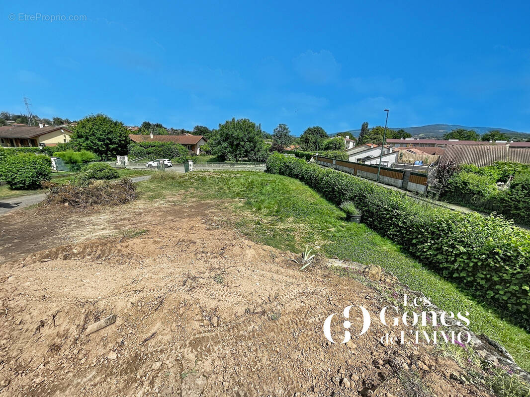 Terrain à CHAZAY-D'AZERGUES
