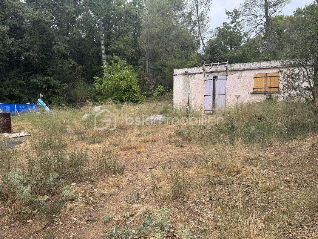 À La Roquebrussanne (83136), maison de plain-pied rénovée avec studio indépendant sur 1 650 m² de terrain plat et clôturé - photo 29