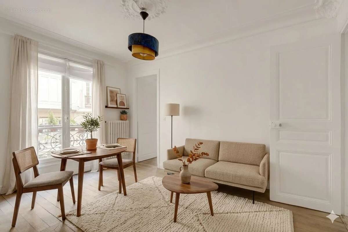 Appartement à PARIS-1E