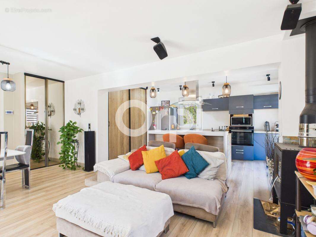 Maison à TOURRETTES