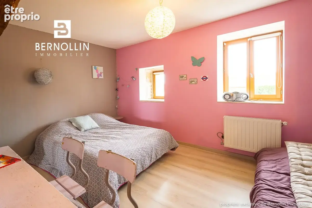 Authentique maison en pierre entièrement rénovée, 244 m2, 6 chambres, avec garage et terrain clos à Cuisiat - photo 13