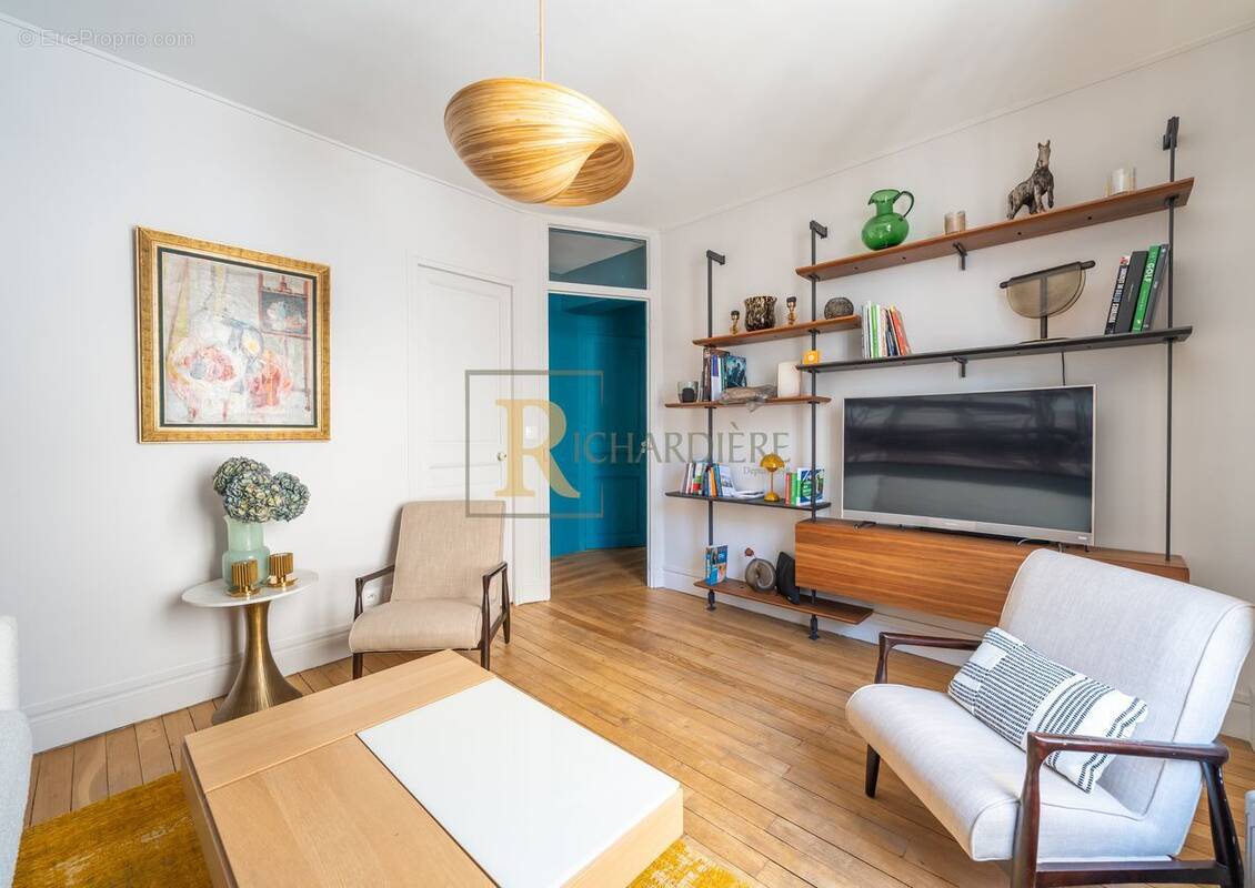 Appartement à PARIS-16E