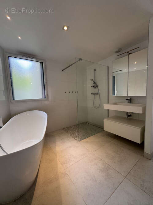 Appartement à EZE
