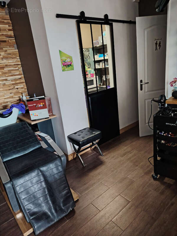 Commerce à ENTRAIGUES-SUR-LA-SORGUE