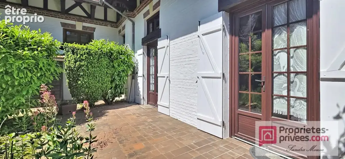 Maison de charme avec terrasse et beau potentiel - photo 3