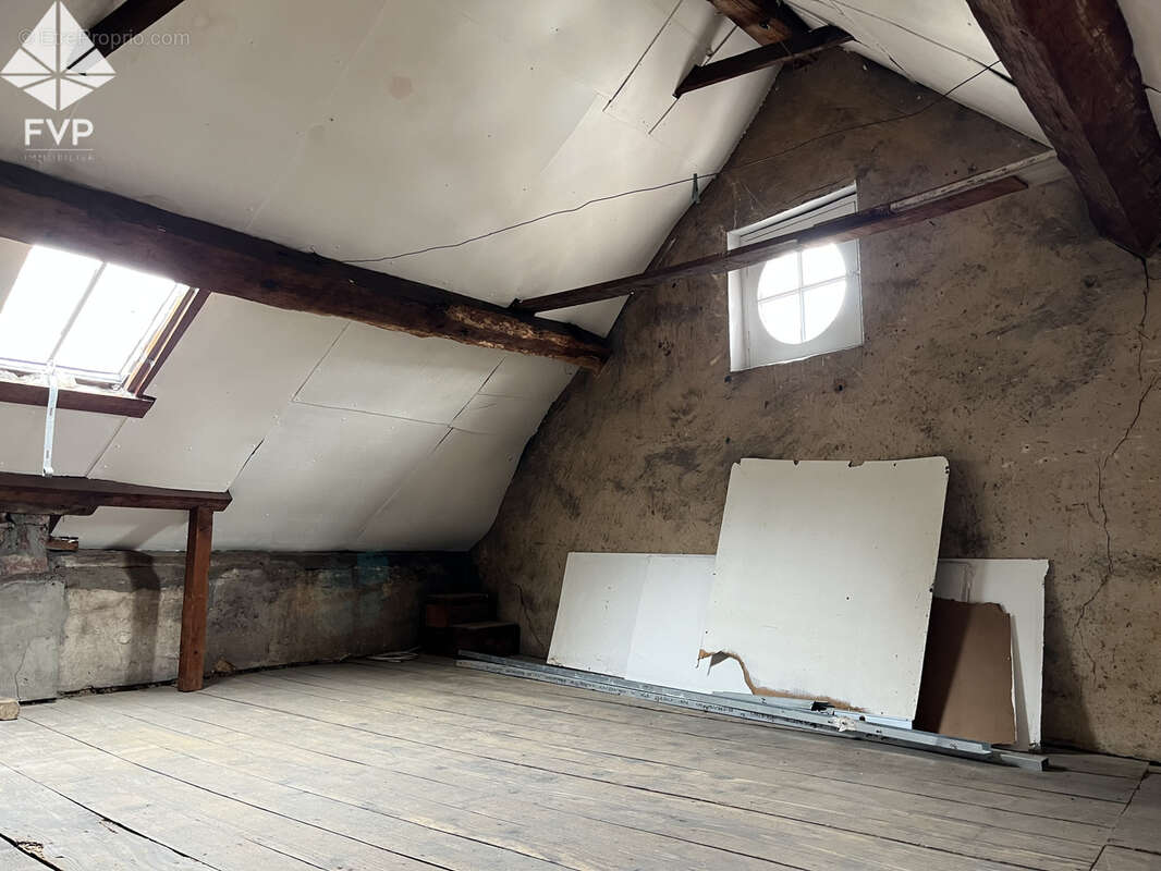 Maison de ville pleine de potentiel à Bolbec Quartier de la Piscine - photo 8