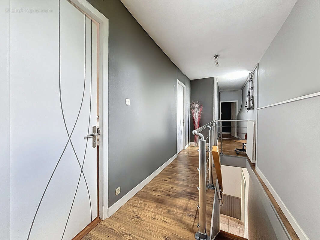 Maison à CONDE-SUR-VIRE