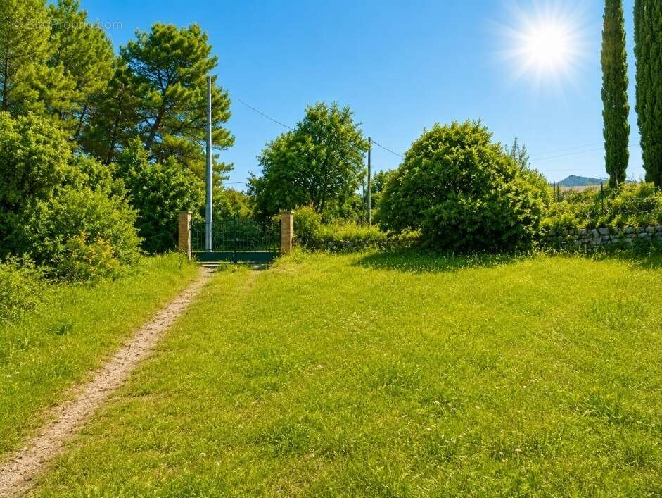 Terrain 300 m² à Lorgues  - photo 3