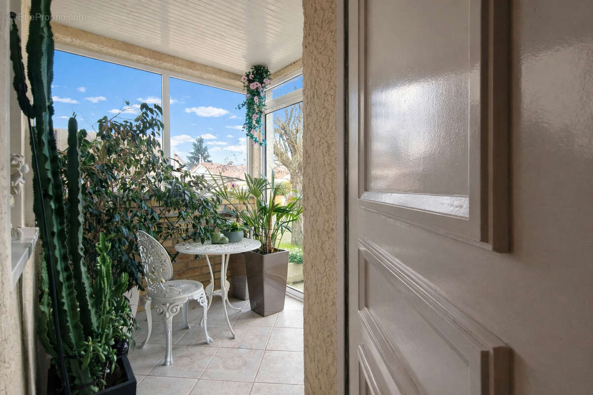 Maison à VOISINS-LE-BRETONNEUX