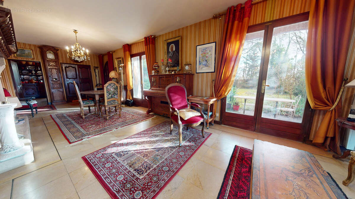 Maison à CHEVIGNY-SAINT-SAUVEUR