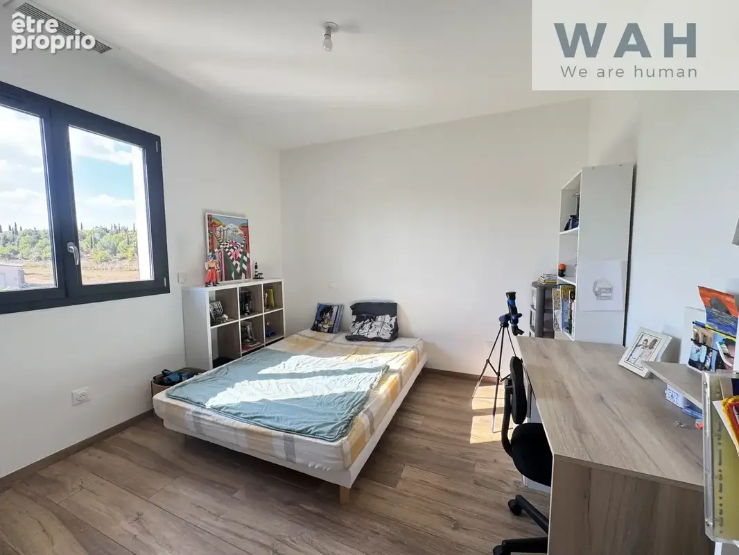 Villa contemporaine récente avec piscine, 5 chambres et jardin paysagé. - photo 18