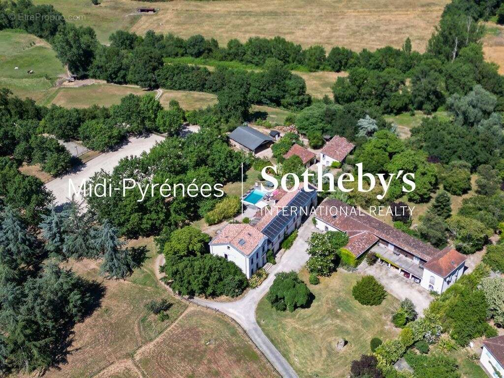Propriété équestre de 11HA, 3 gîtes et salle de séminaire - photo 4