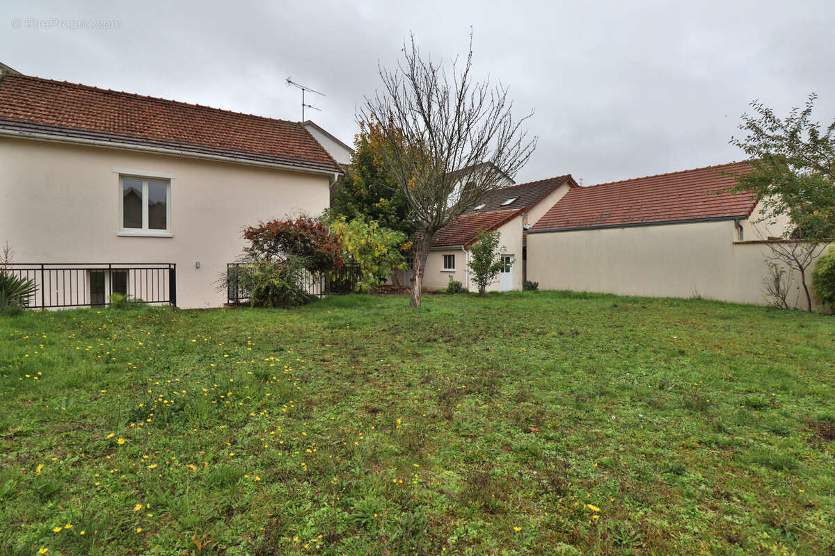 Maison à SAINTE-SAVINE