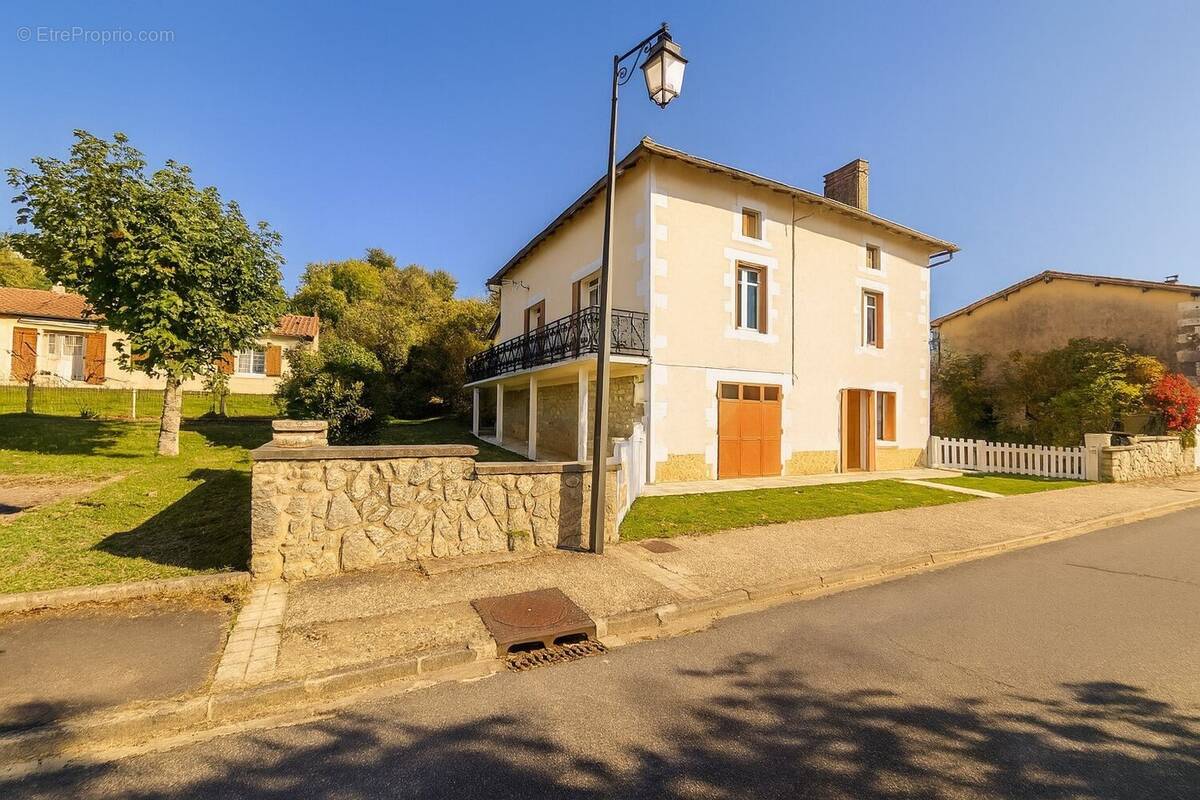 Maison à ALLOUE