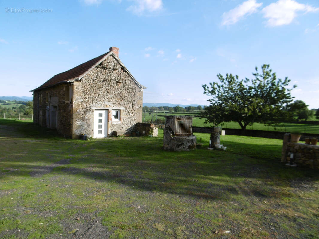 Maison à SAINT-CHRISTOPHE-EN-BRIONNAIS