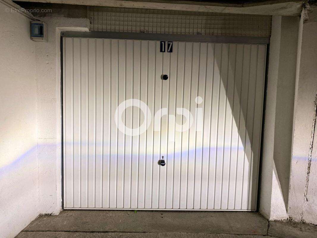 Parking à MANDELIEU-LA-NAPOULE