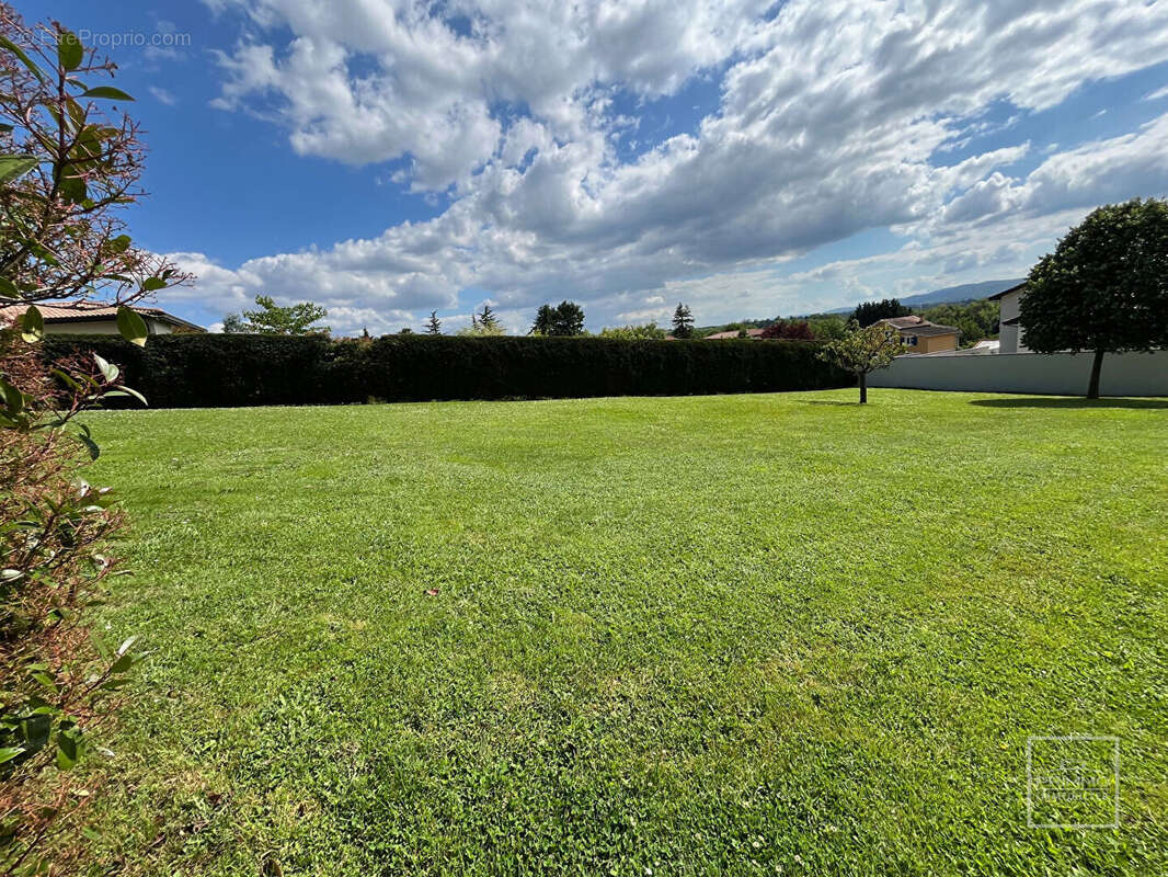 Lissieu - Terrain constructible de 1000 m²  - Vue sur les Monts du Lyonnais - photo 2