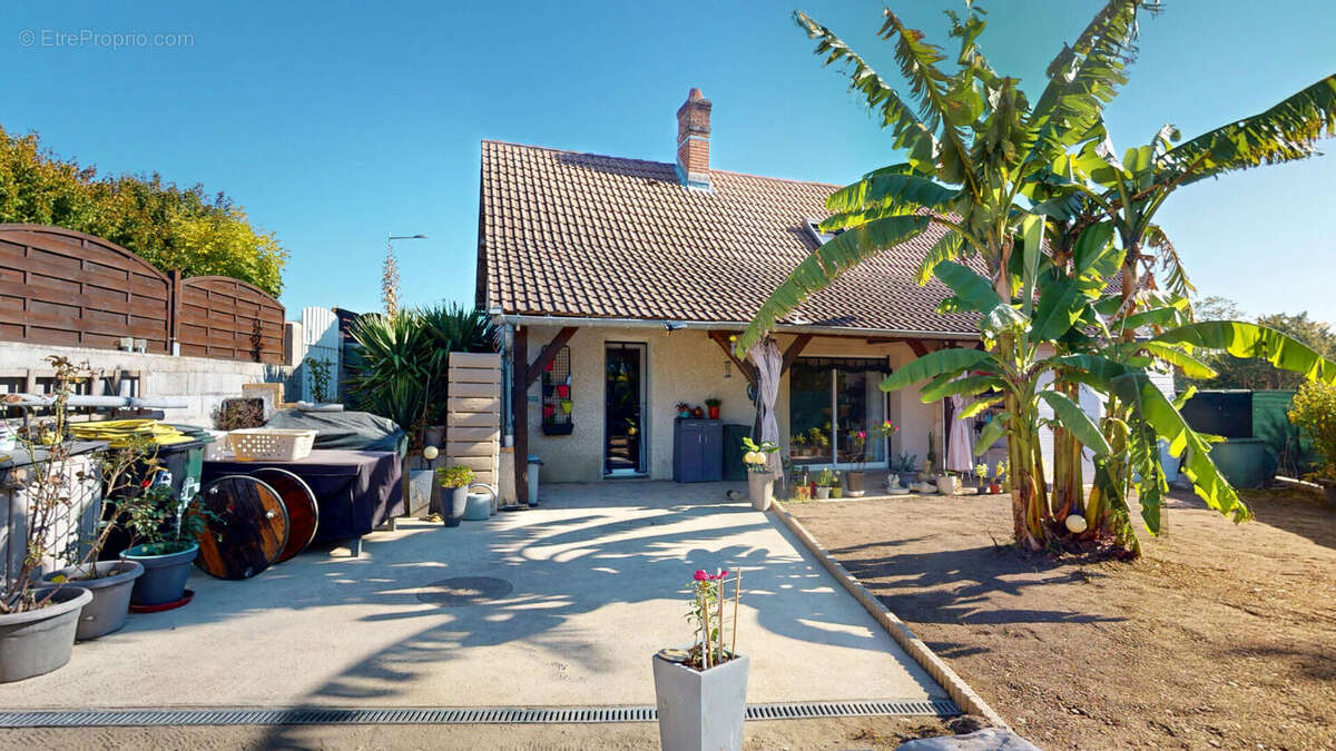 Maison à SAINT-DOULCHARD