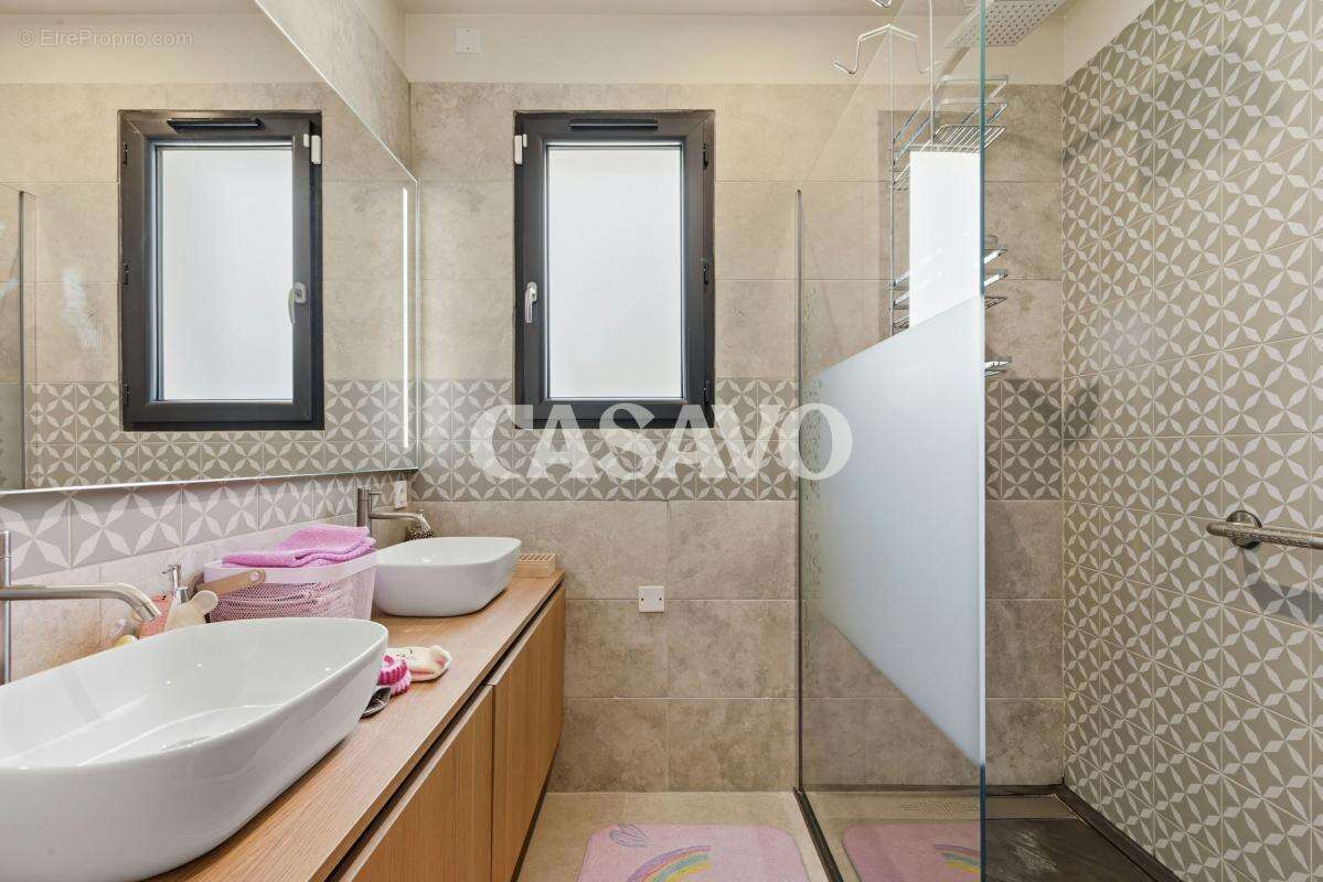 Vente Maison 5 pièces de 180m² - 13760 Saint-Cannat - photo 15