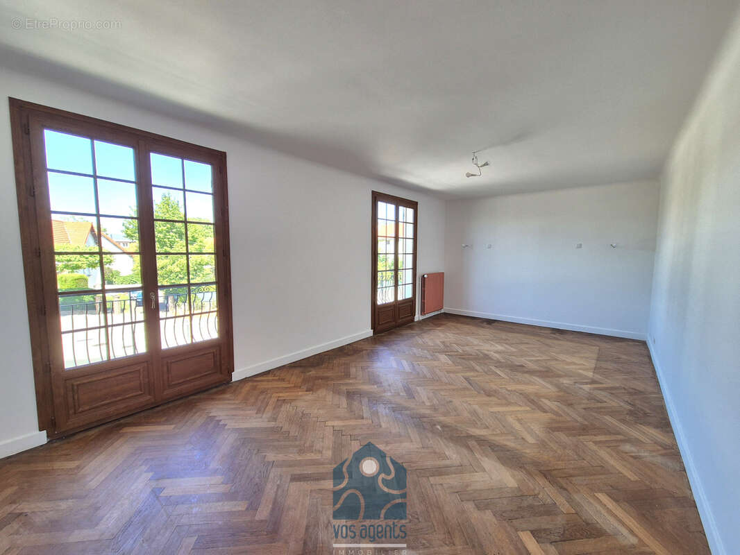 Maison 7 pièces avec balcon et garage - photo 4