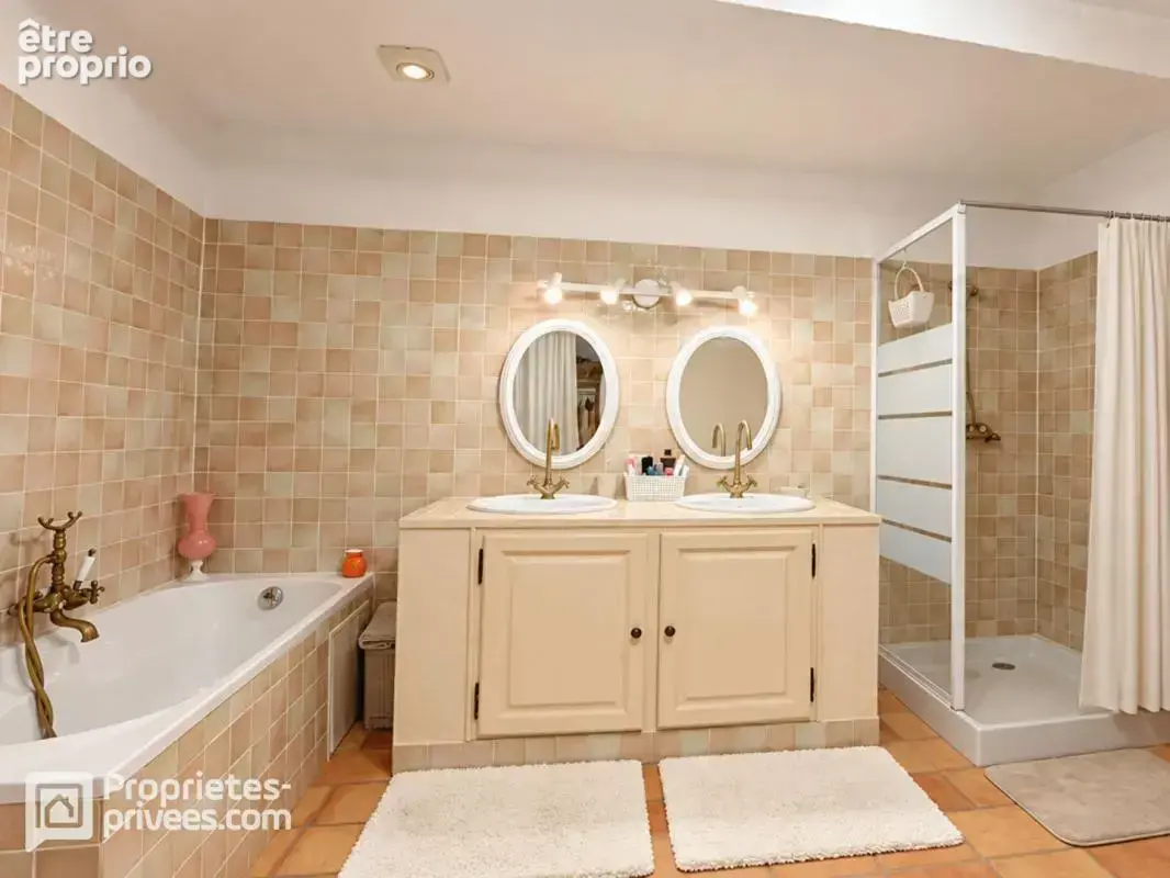 Mas en pierres de 216 m² avec 5 chambres - 3 dépendances aménagées - 1 grange de 106 m² - 1 atelier de 46 m² à ORANGE OUEST - 48 - photo 11